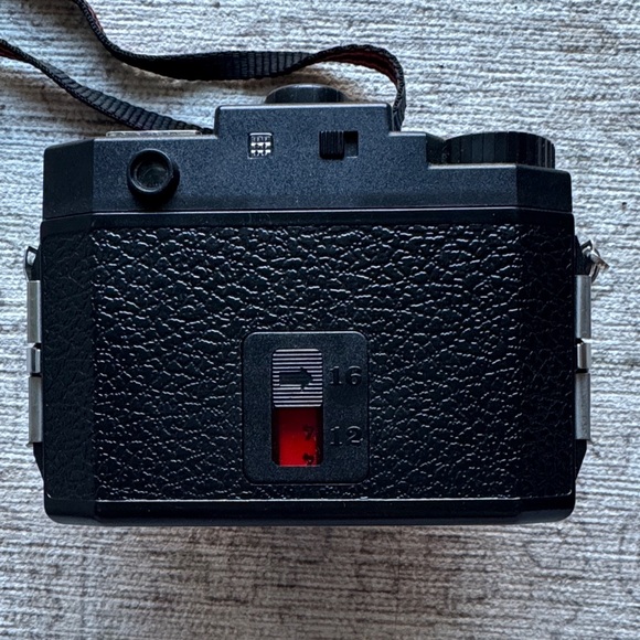 Holga 120 GCFN Black Camera - Picture 2 of 2